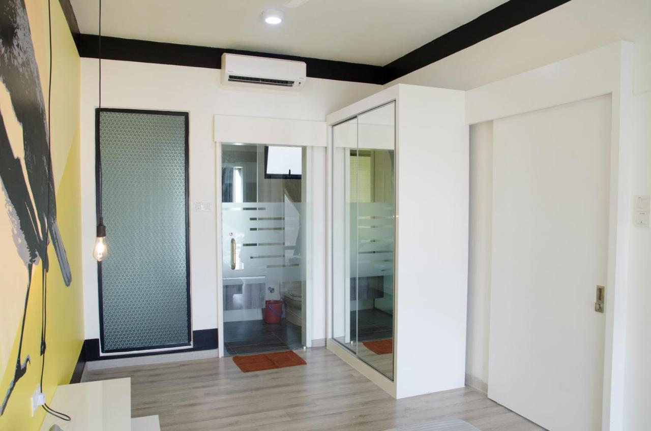 Holi Southkey Art Suite Johor Bahru Szoba fotó